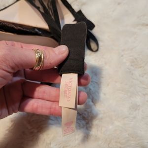 Victoria Secret underwire lace bra